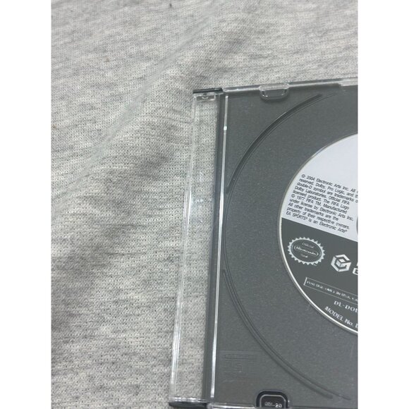 Fifa Soccer 2005 Nintendo Video Game CIB Complete Manual Game Disc Case - Picture 2 of 6